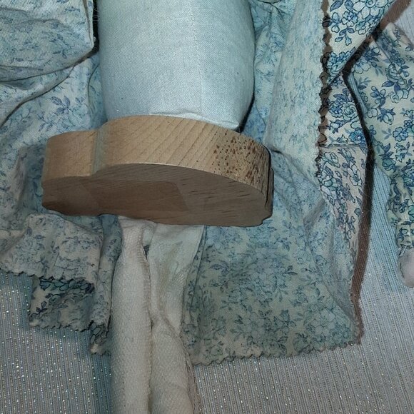 Handmade Blue hair shelf sitter Halloween fancy Witch primitive rustic doll - Picture 6 of 6